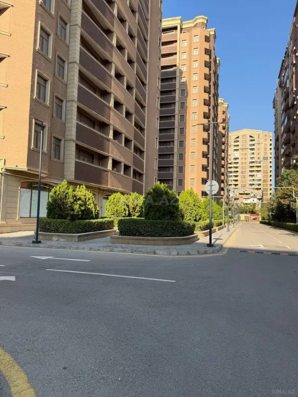 Satılır 4 otaqlı mənzil 185 m²