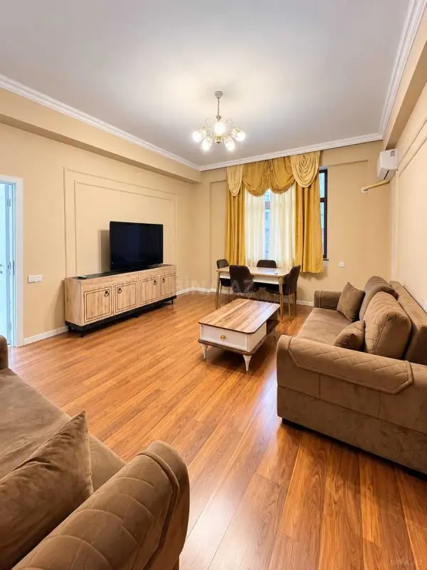 Kirayə verilir 2 otaqlı mənzil 110 m²