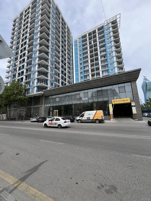 Satılır 4 otaqlı mənzil 181 m²