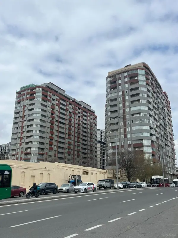 Satılır 3 otaqlı mənzil 128 m²