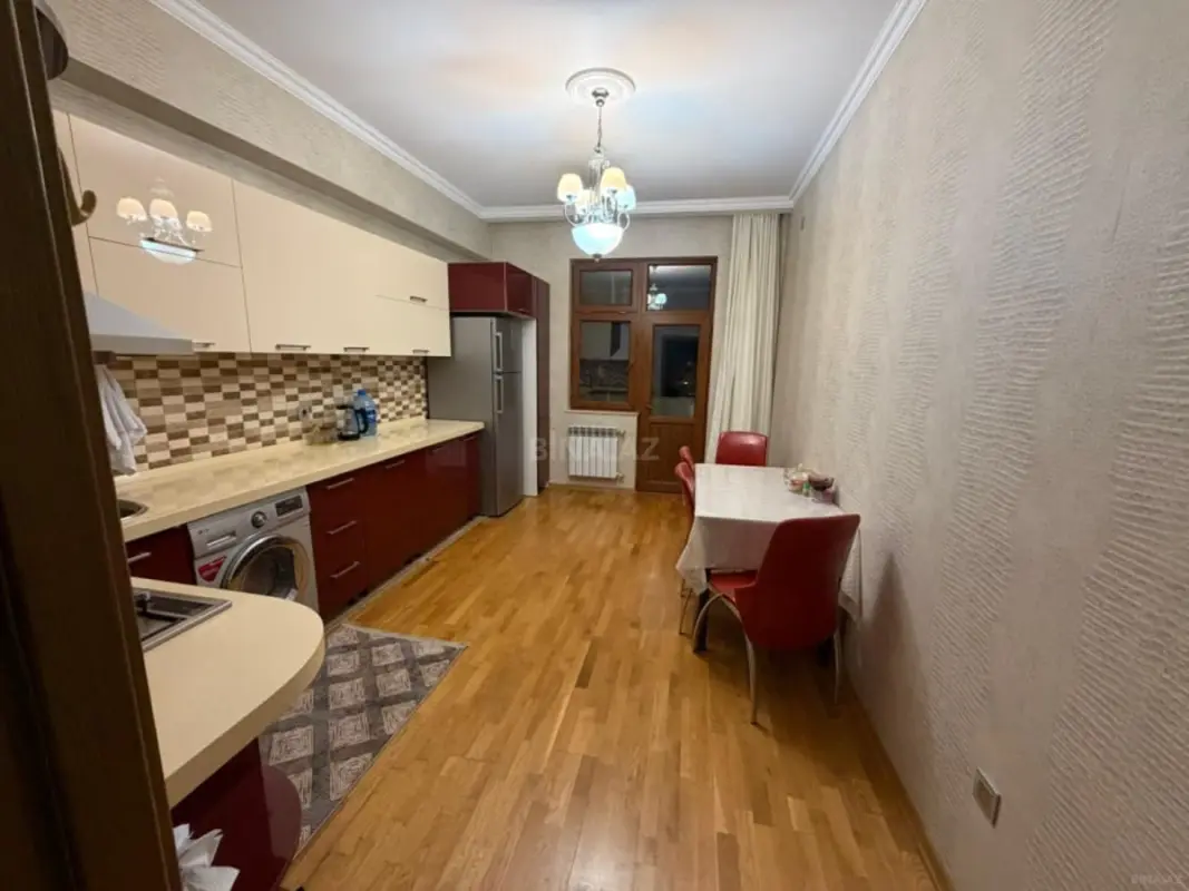Kirayə verilir 3 otaqlı mənzil 118 m²