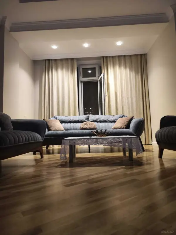 Kirayə verilir 3 otaqlı mənzil 140 m²