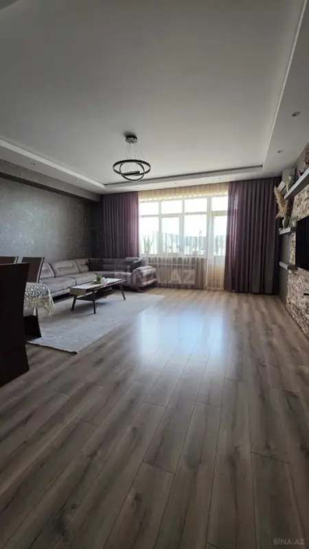 Satılır 3 otaqlı mənzil 130 m²
