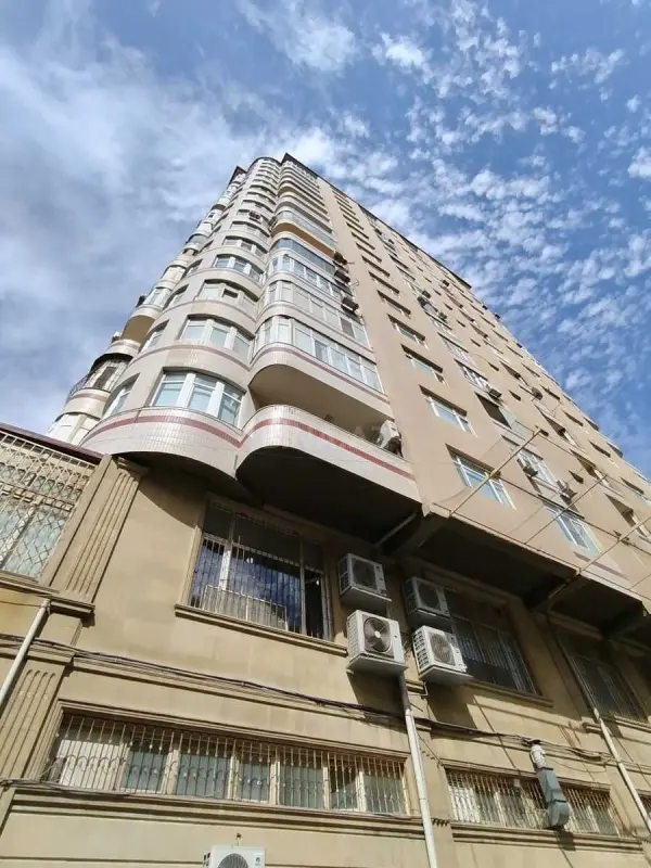 Satılır 3 otaqlı mənzil 105 m²