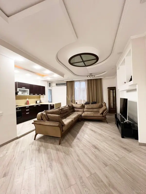 Kirayə verilir 4 otaqlı mənzil 135 m²