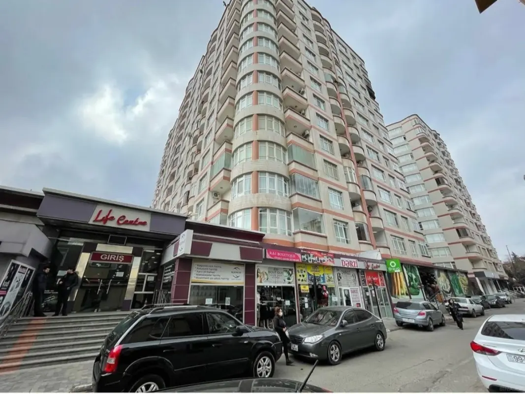Satılır 3 otaqlı mənzil 110 m²