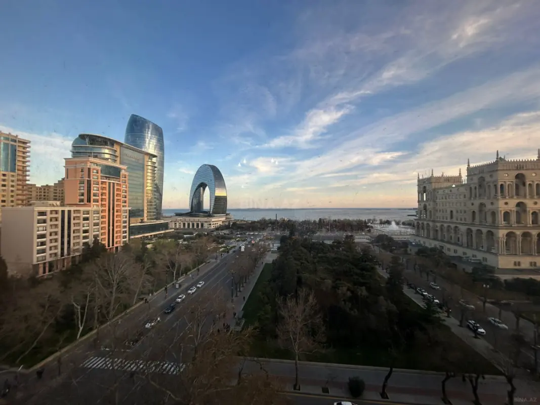 Kirayə verilir 4 otaqlı mənzil 125 m²