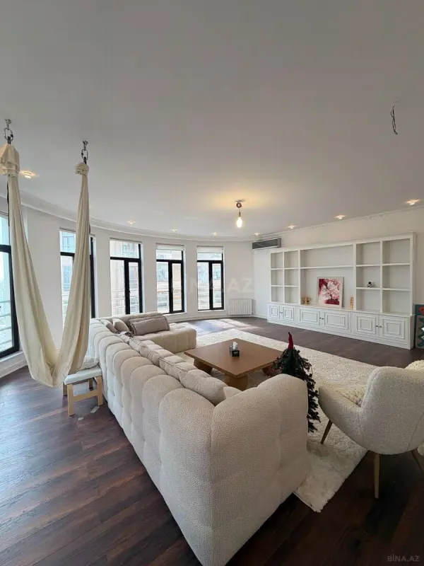 Satılır 3 otaqlı mənzil 157 m²