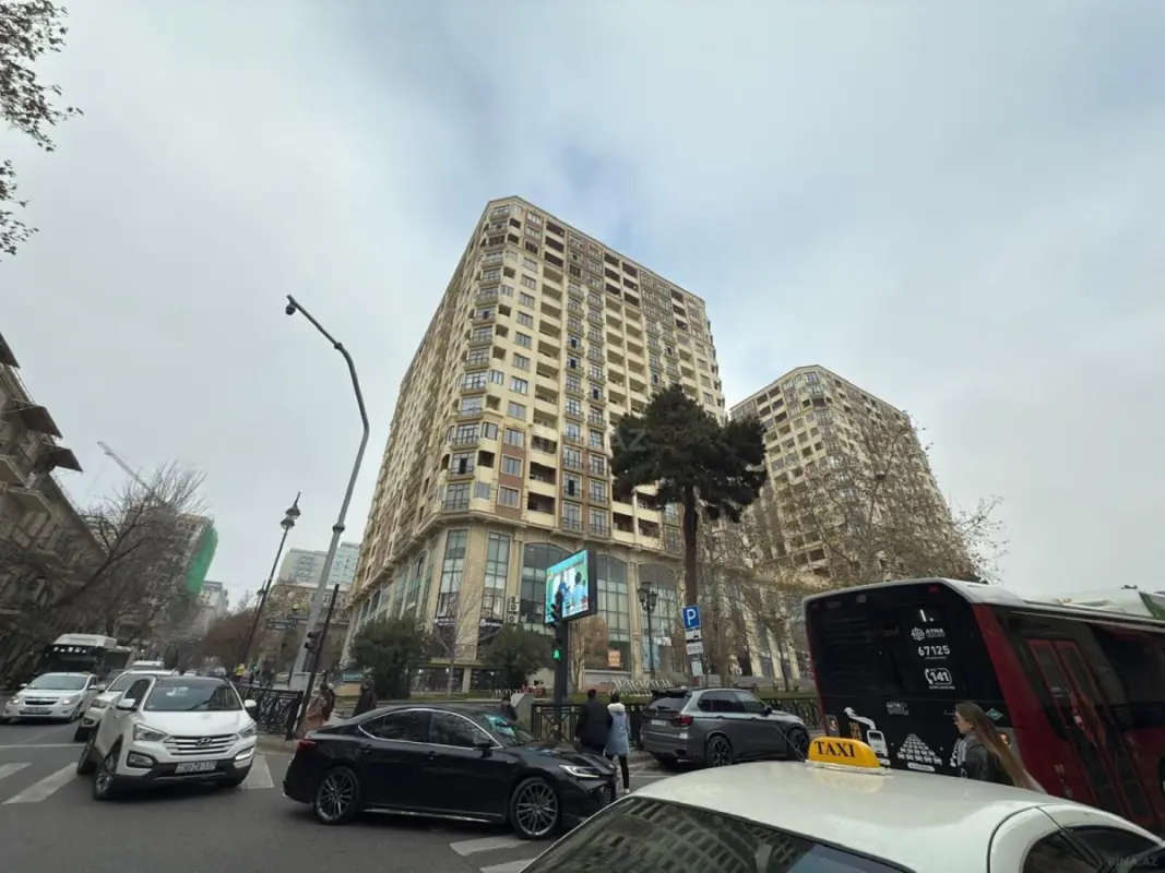 Satılır 2 otaqlı mənzil 104 m²