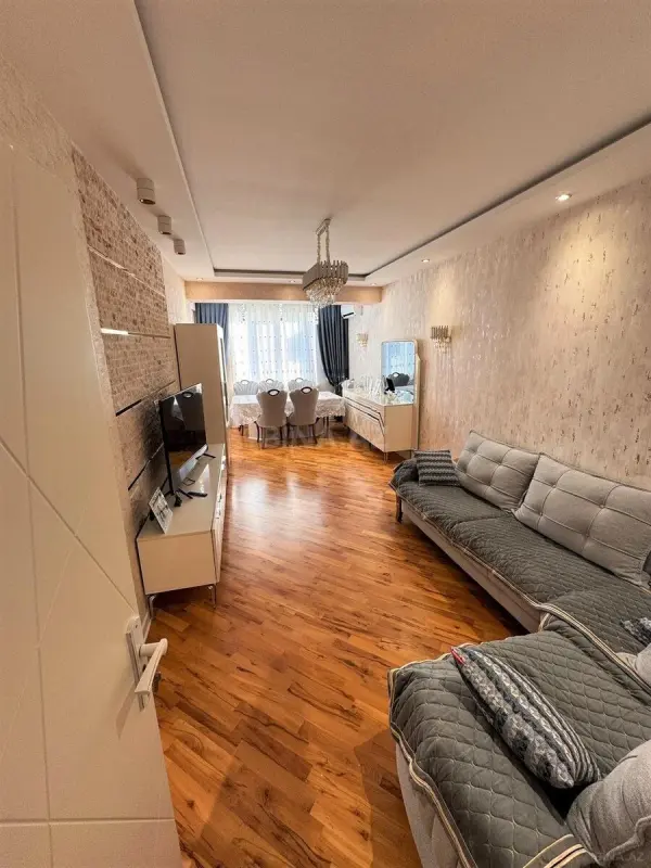 Satılır 4 otaqlı mənzil 135 m²