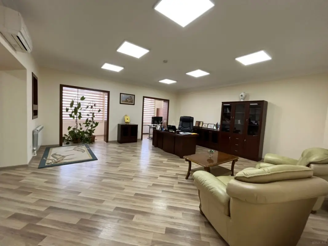Kirayə verilir 12 otaqlı ofis 400 m²
