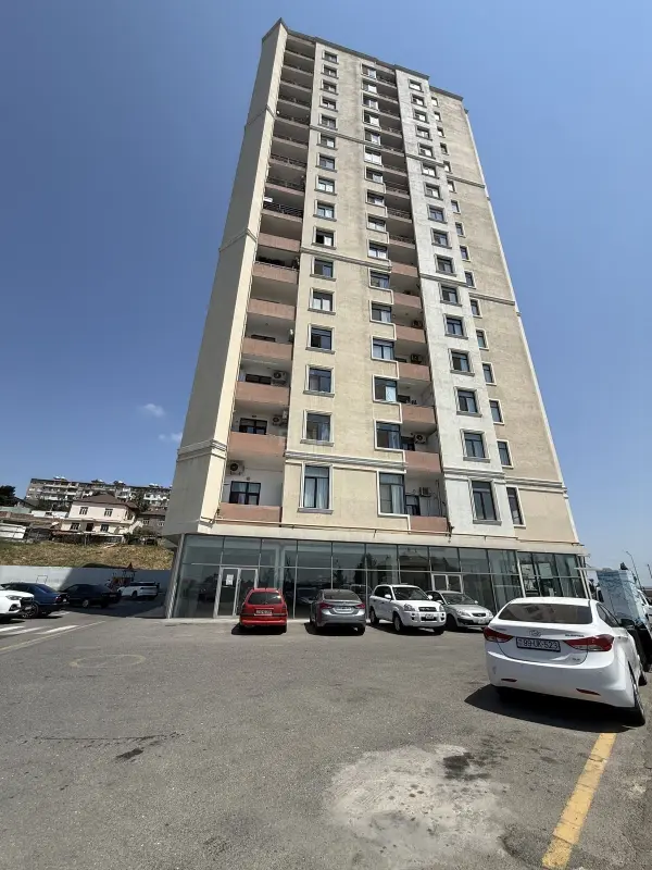 Satılır 4 otaqlı mənzil 135.5 m²