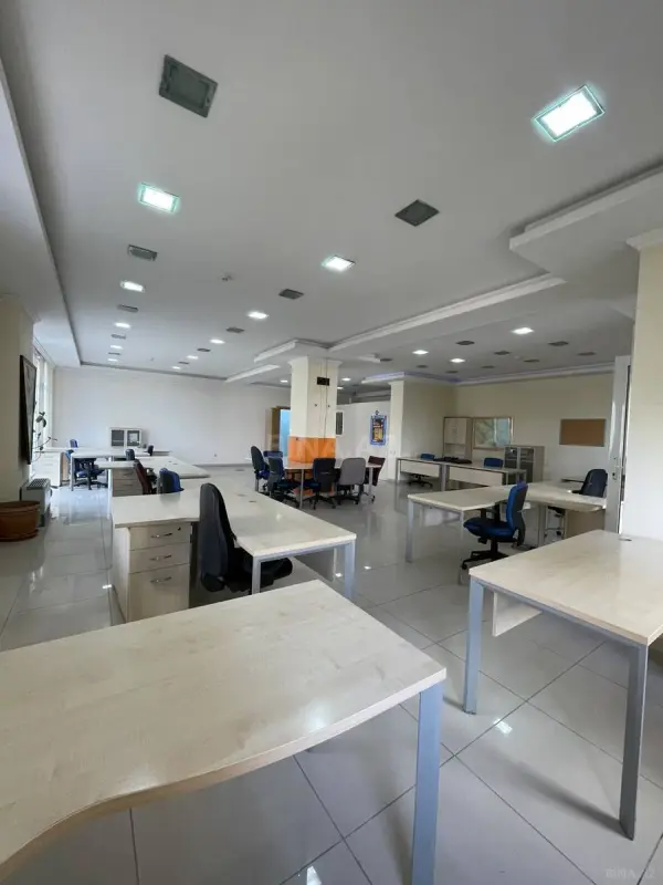 Kirayə verilir 6 otaqlı ofis 301 m²