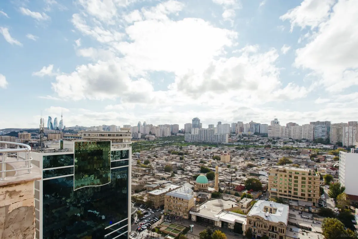 Kirayə verilir 3 otaqlı mənzil 167 m²