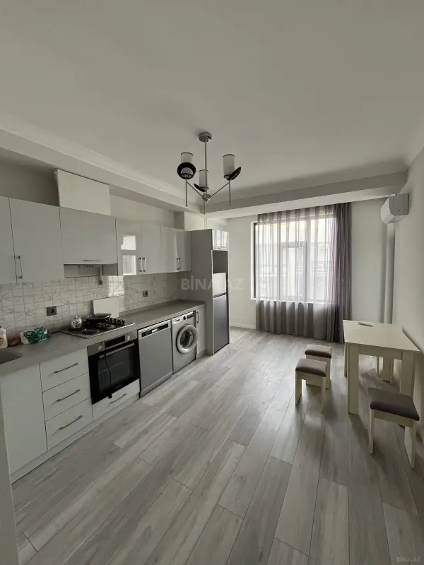 Kirayə verilir 4 otaqlı mənzil 130 m²