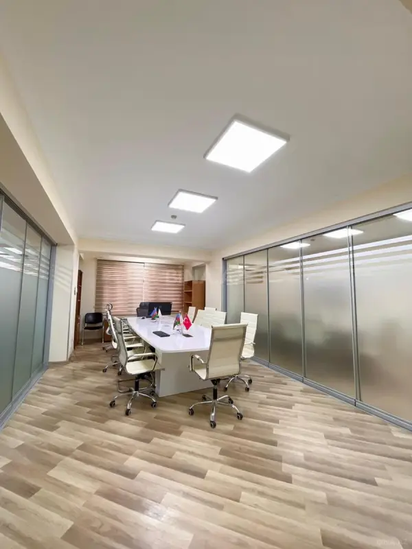 Kirayə verilir 12 otaqlı ofis 400 m²