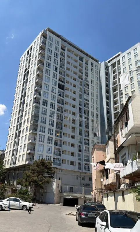 Satılır 2 otaqlı mənzil 76 m²
