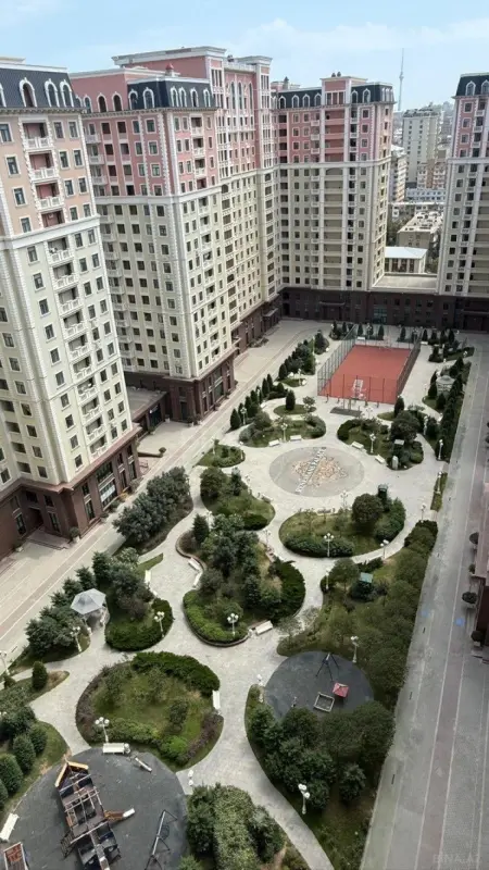 Satılır 4 otaqlı mənzil 150 m²