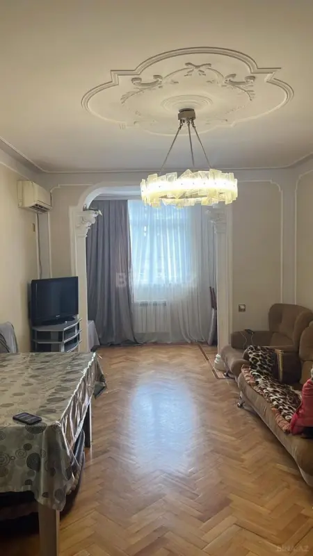Kirayə verilir 2 otaqlı mənzil 62 m²