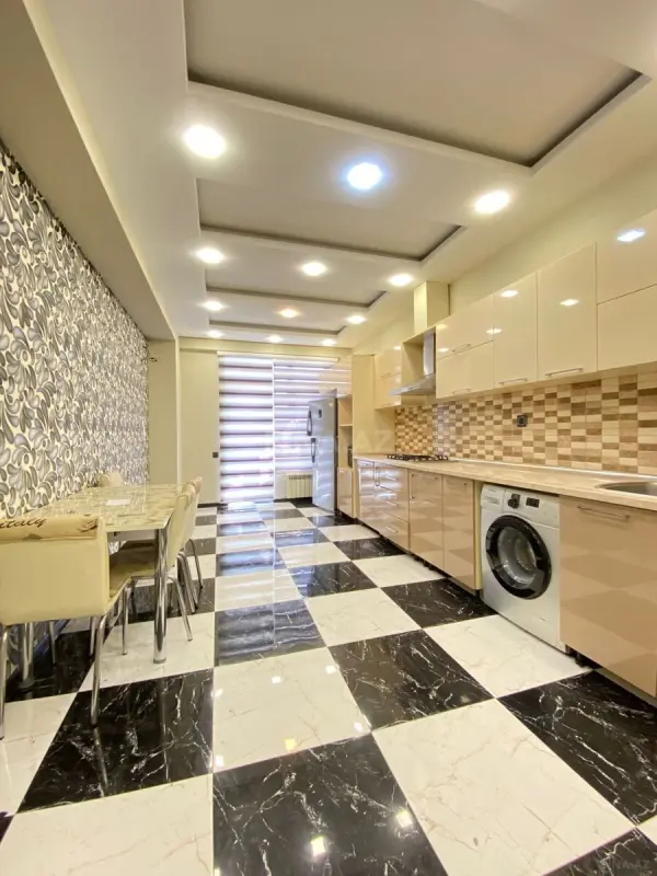 Kirayə verilir 3 otaqlı mənzil 140 m²