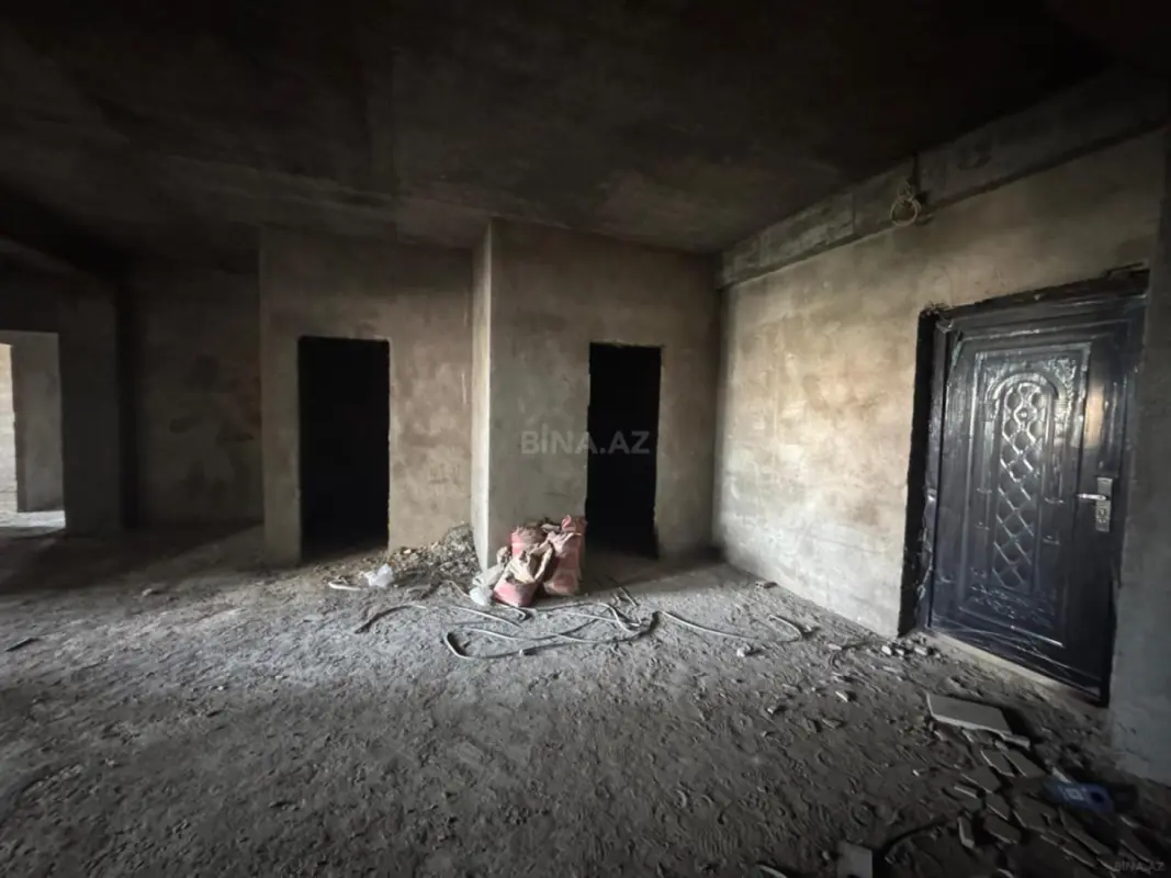 Satılır 4 otaqlı mənzil 175 m²