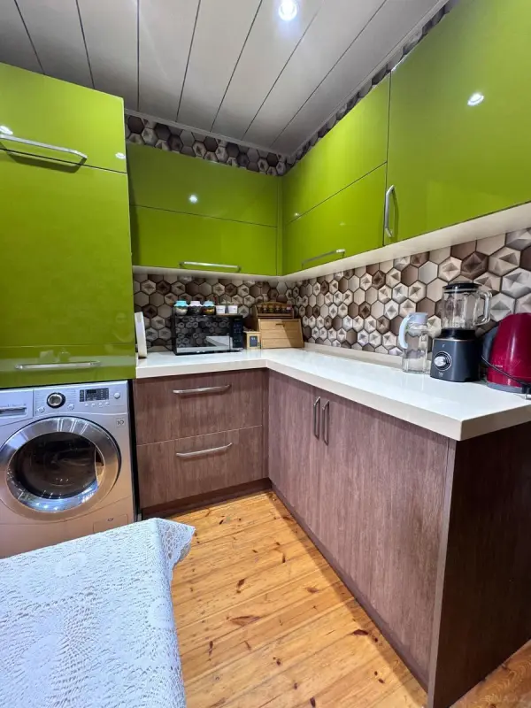 Satılır 4 otaqlı mənzil 120 m²