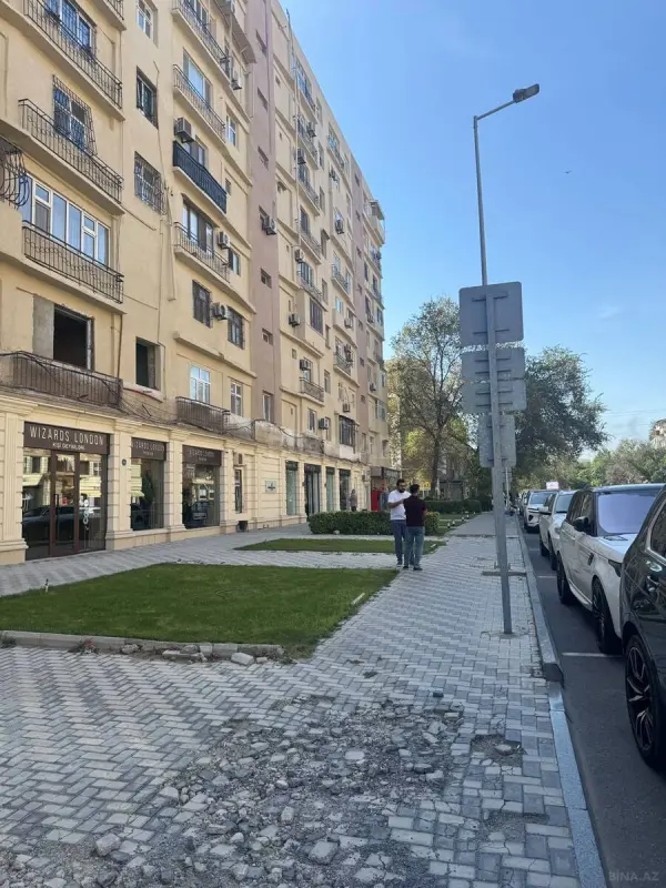 Satılır obyekt 220 m²