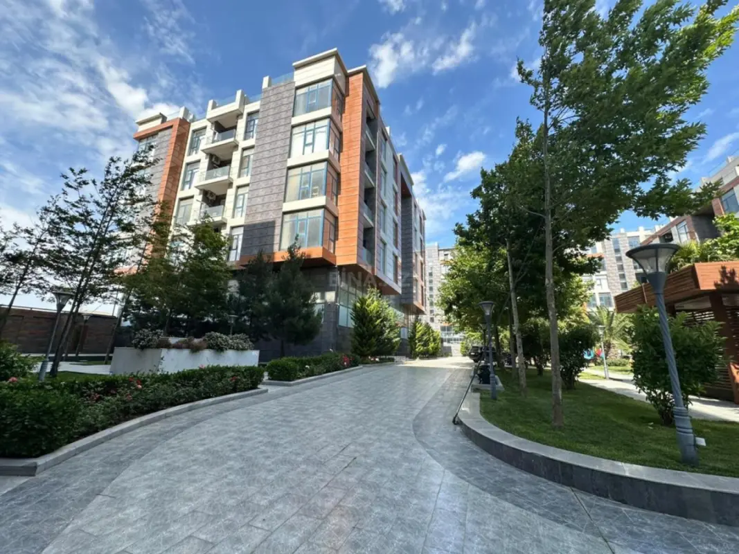 Satılır 3 otaqlı mənzil 125 m²