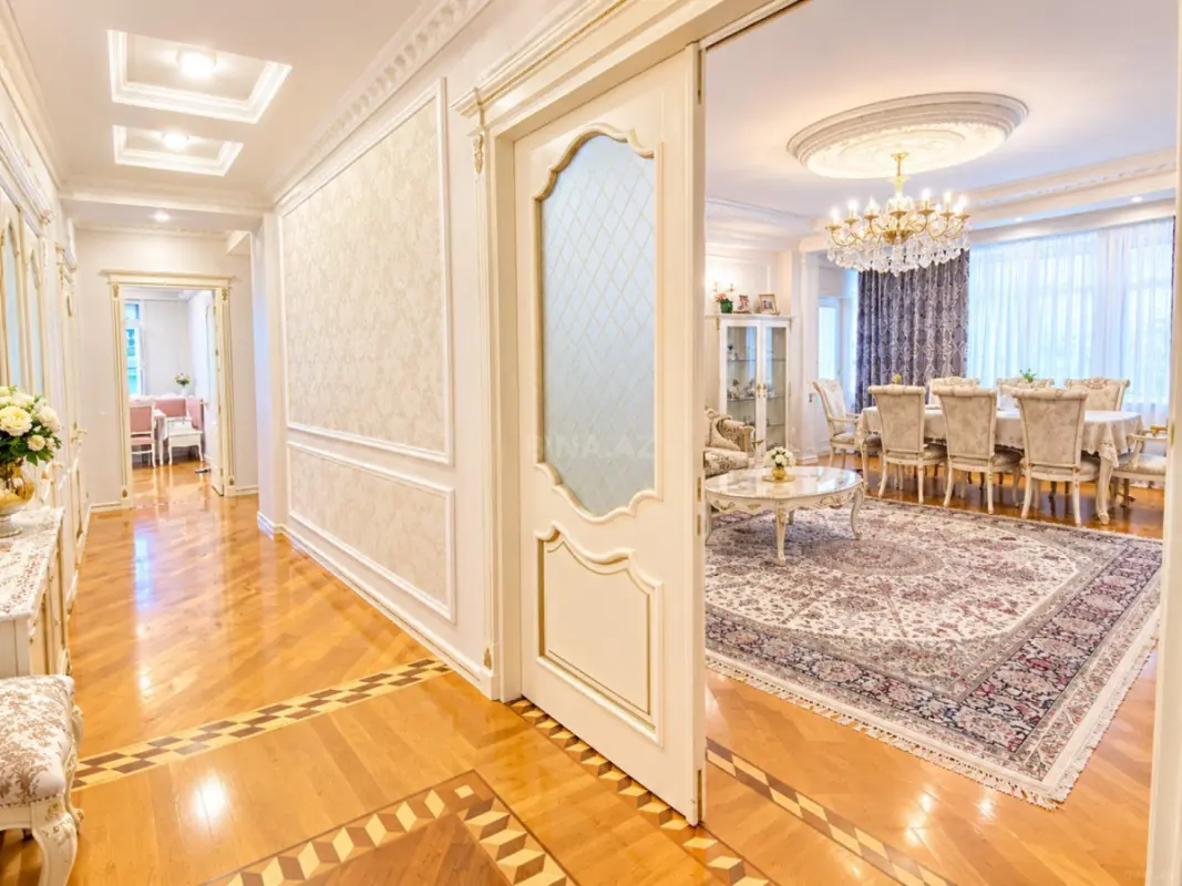 Satılır 3 otaqlı mənzil 160 m²