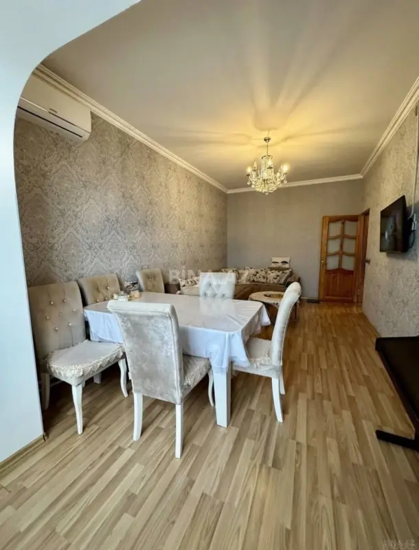 Satılır 4 otaqlı mənzil 120 m²