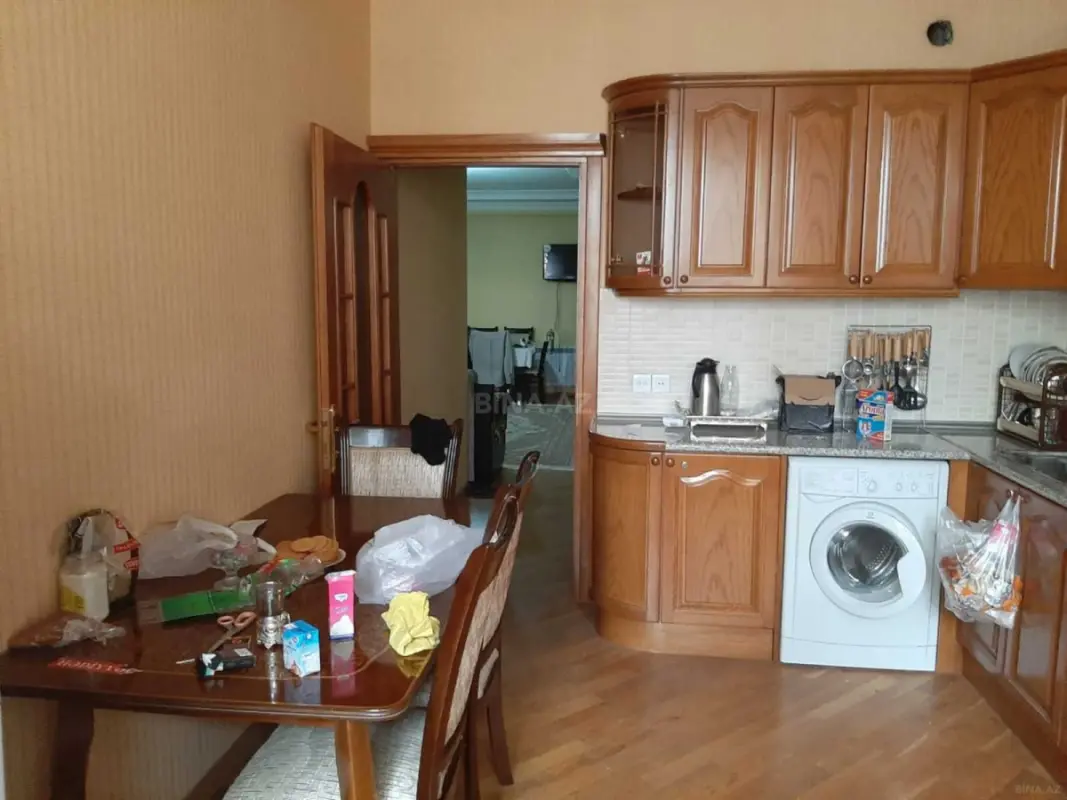 Satılır 4 otaqlı mənzil 150 m²