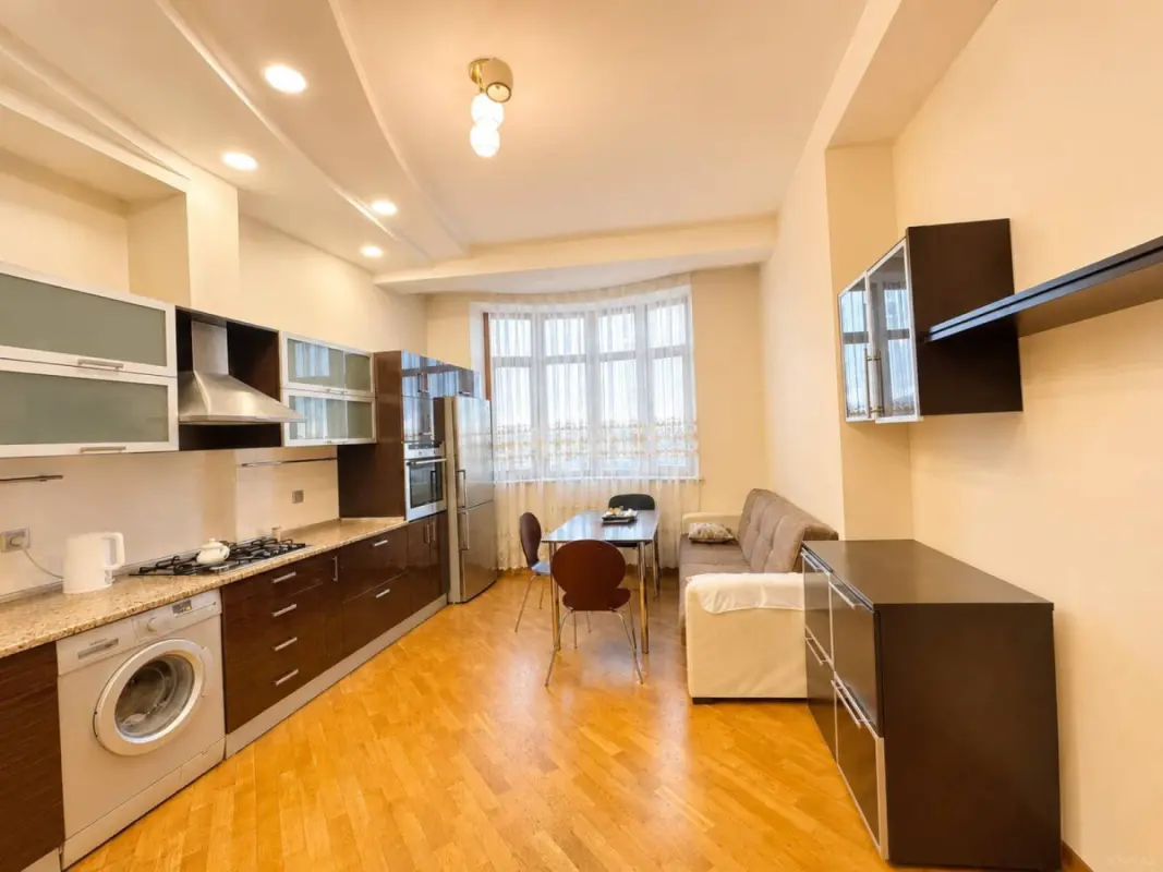 Kirayə verilir 3 otaqlı mənzil 150 m²