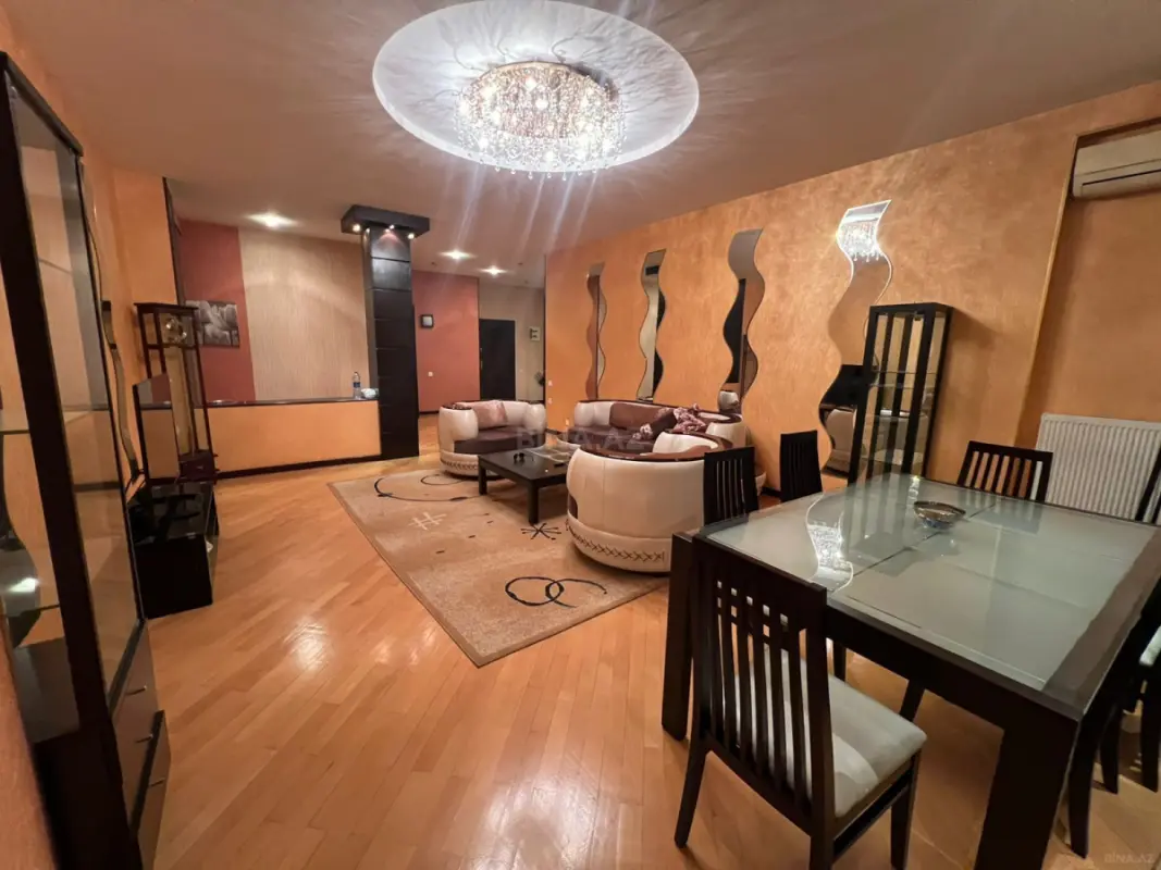 Kirayə verilir 4 otaqlı mənzil 155 m²
