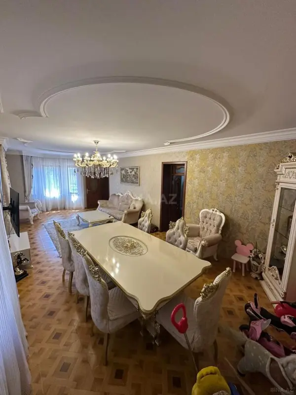 Satılır 6 otaqlı həyət evi 500 m²