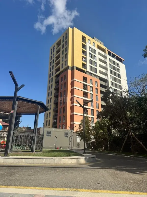 Satılır 3 otaqlı mənzil 127.5 m²