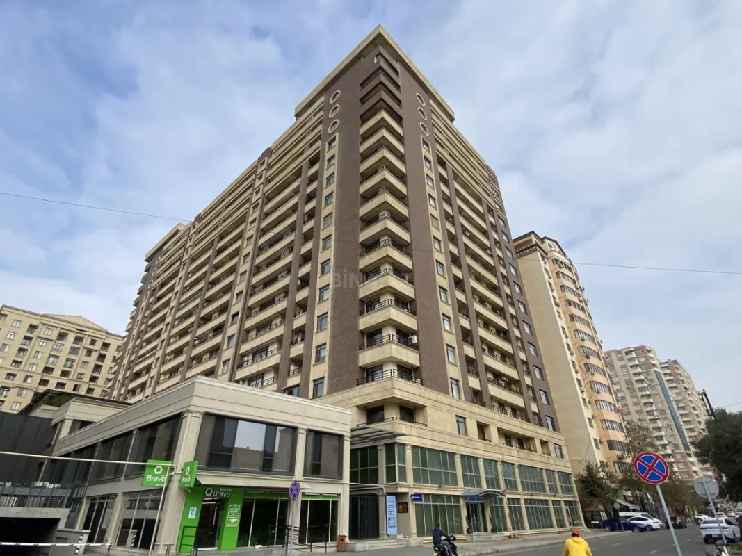 Satılır 3 otaqlı mənzil 140 m²