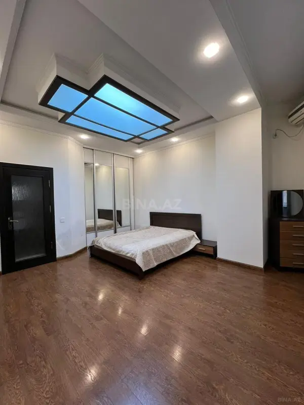 Kirayə verilir 4 otaqlı mənzil 135 m²