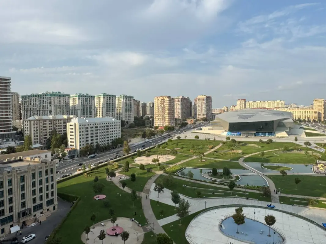Satılır 3 otaqlı mənzil 161 m²
