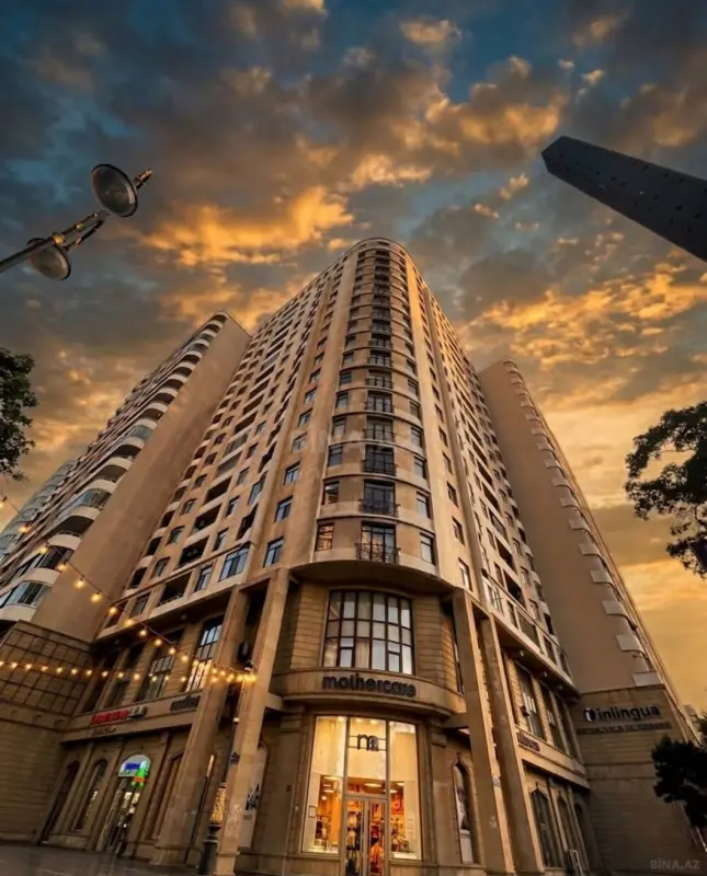 Satılır 2 otaqlı mənzil 106 m²