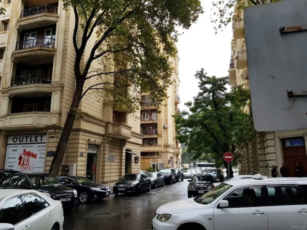 Satılır 3 otaqlı mənzil 144 m²