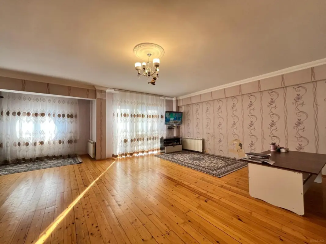 Satılır 2 otaqlı mənzil 114 m²