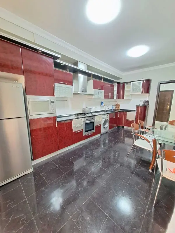 Kirayə verilir 2 otaqlı mənzil 100 m²