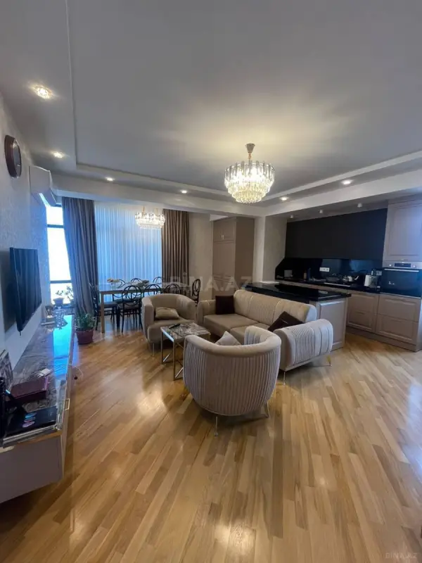 Satılır 4 otaqlı mənzil 151 m²