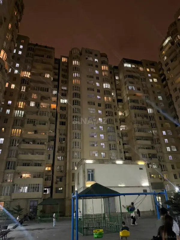 Satılır 2 otaqlı mənzil 106 m²