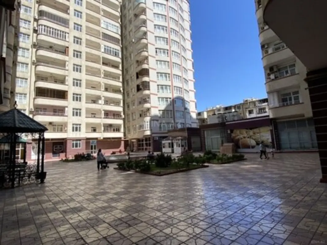 Satılır 3 otaqlı mənzil 137 m²