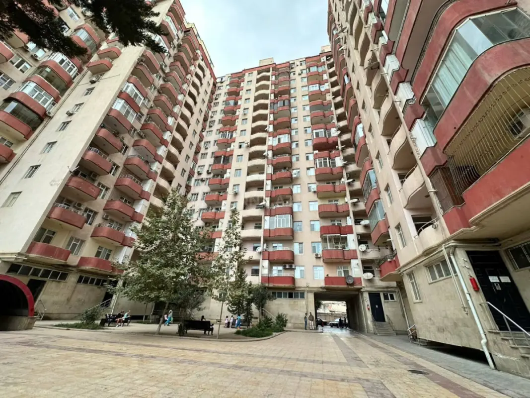 Satılır 3 otaqlı mənzil 135 m²