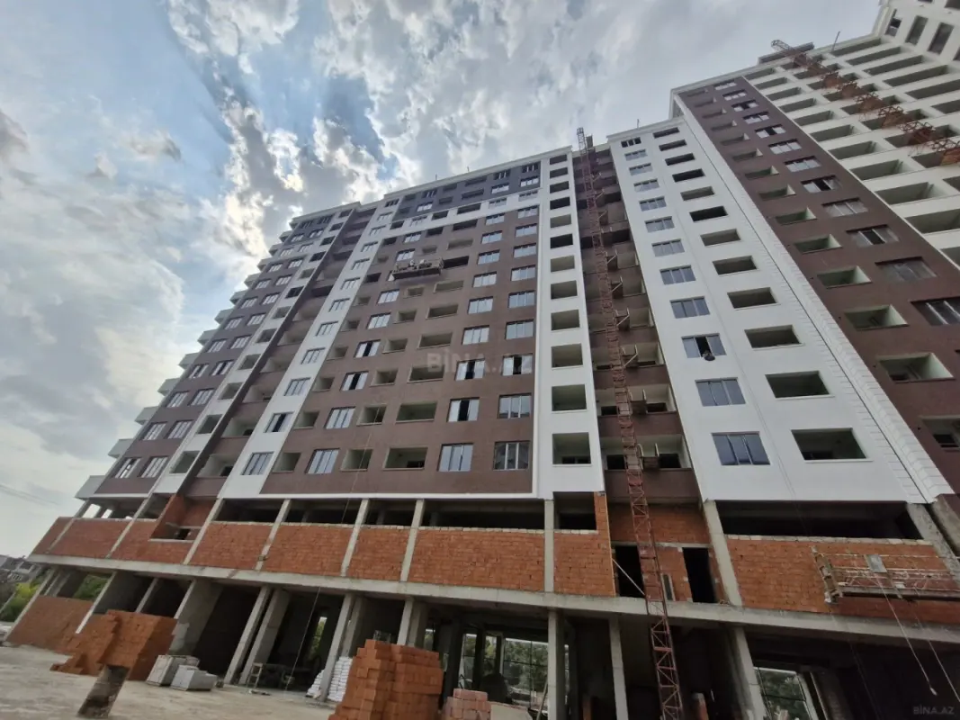 Satılır 4 otaqlı mənzil 110 m²