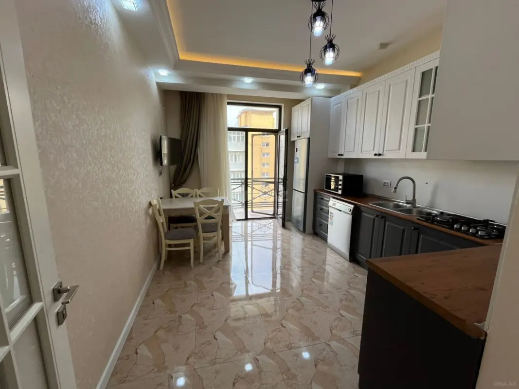 Kirayə verilir 3 otaqlı mənzil 140 m²