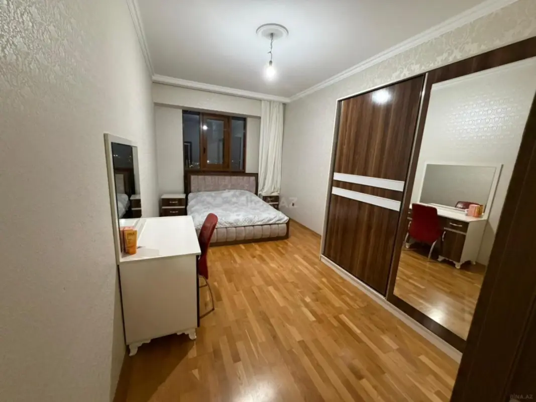Kirayə verilir 3 otaqlı mənzil 118 m²