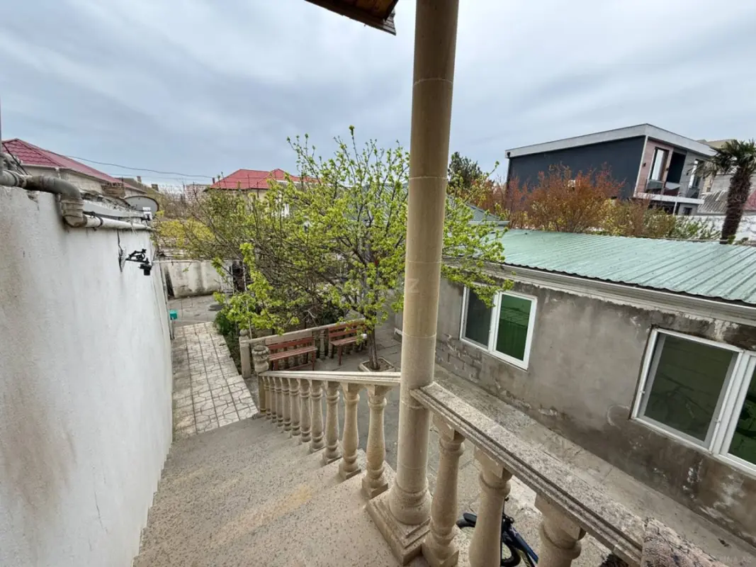 Satılır 6 otaqlı həyət evi 275 m²